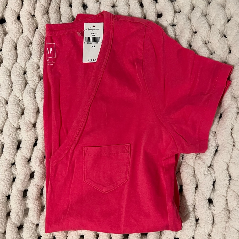GAP Pocket V-Neck Tee